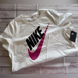Nike Woman’s XL Tshirt